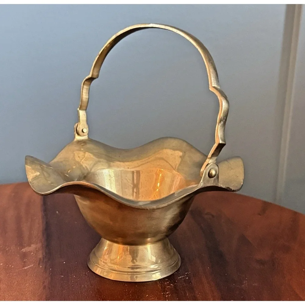 Vintage‎ Brass Pedestal Basket Trinket Candy Scalloped Swing Handle India 7
